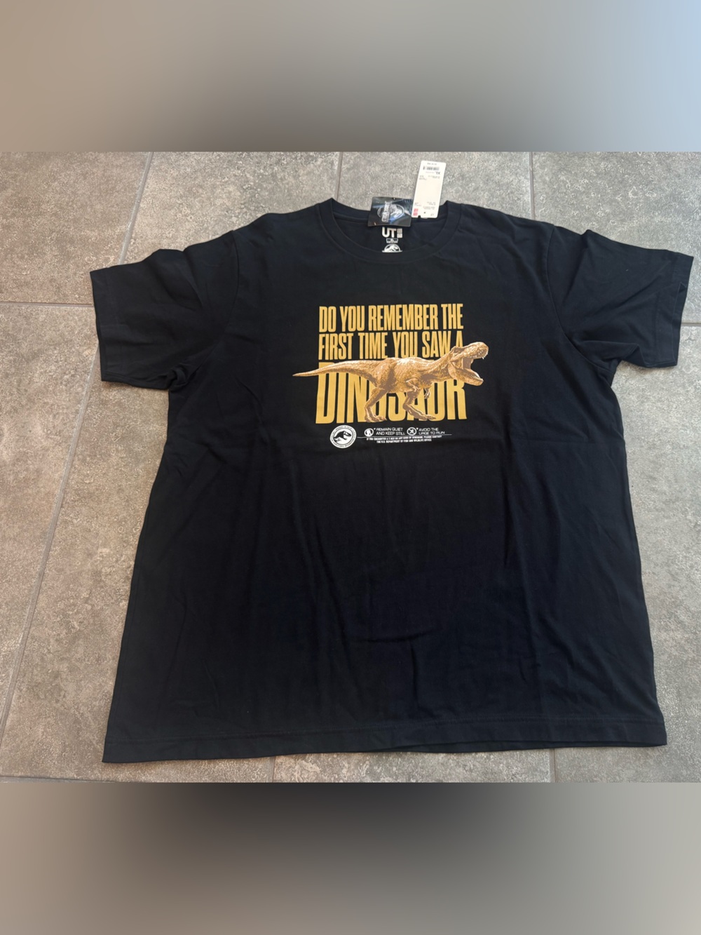 Uniqlo x Jurassic park dinosaur graphic Black T Shirt men’s XL NWT